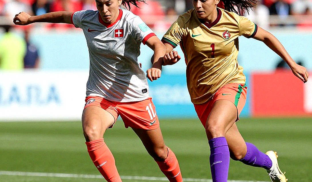 Bảng dữ liệu trống ở V-League: Im lặng không phải là bình yên